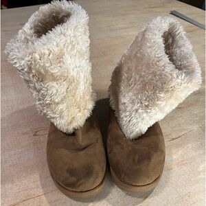 Makalu California Henoa Womens 10 Suede Brown Boots Fur Trimmed Low Boot